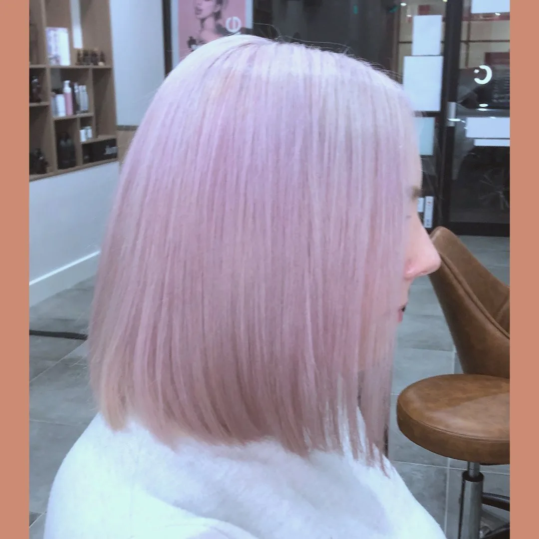 Pastel-pink blunt lob in profile